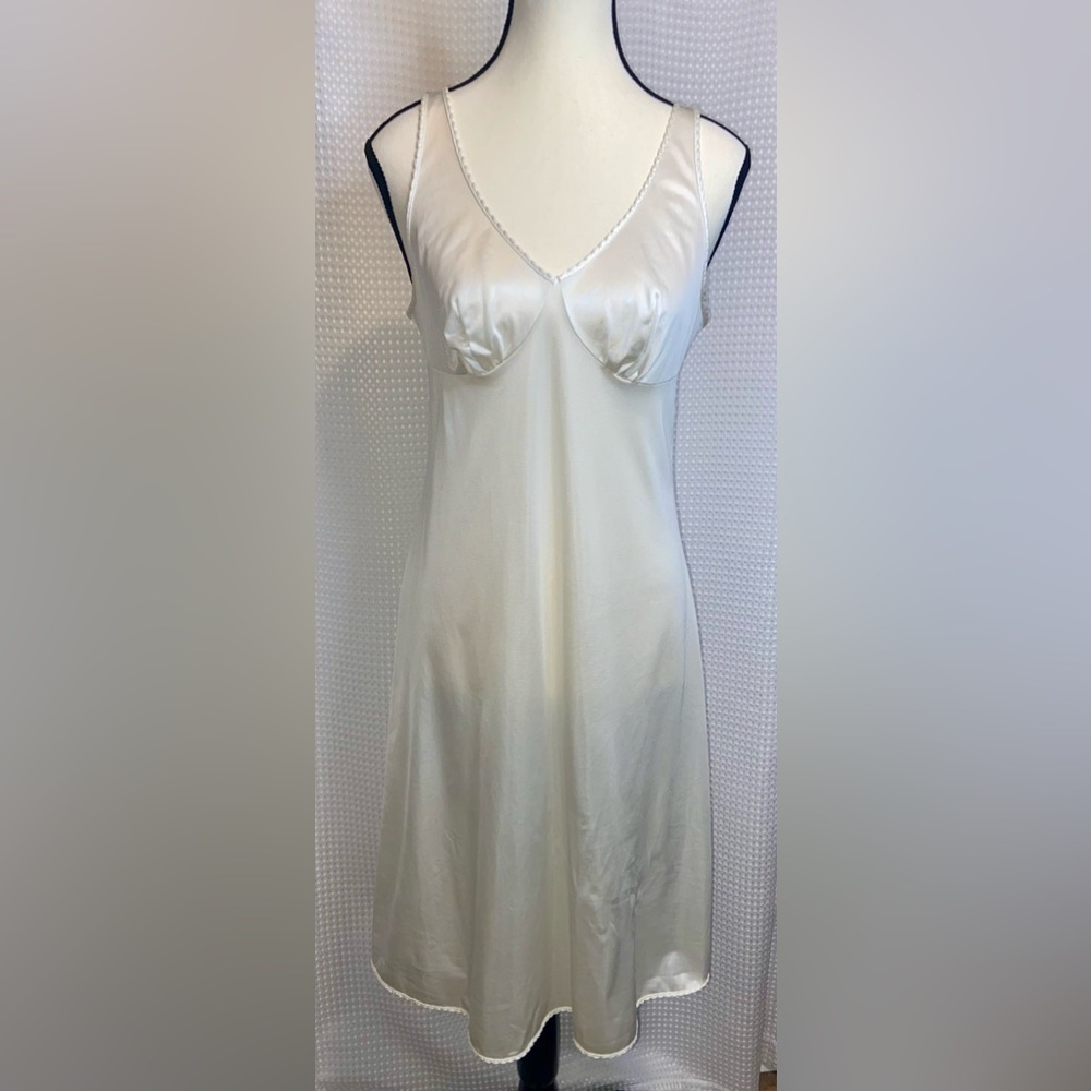 Women’s Vintage‎ 100% nylon cream full slips under dress cami dress size 36/91